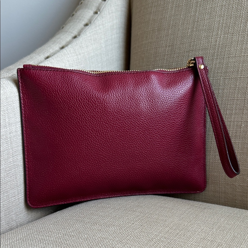 🚩NWOT🚩 Beautiful Michael Kors Burgundy Pebble Leather Studded Wristlet - Picture 2 of 13